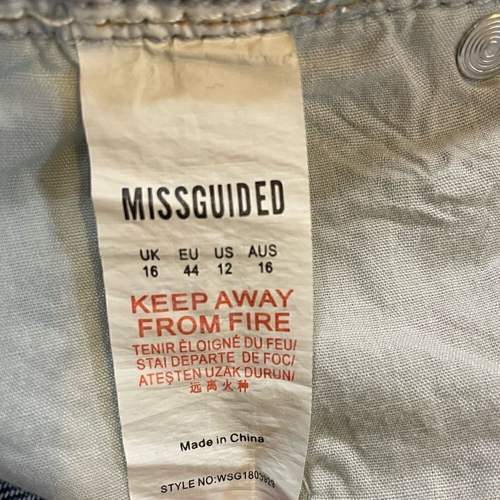 NWT Missguided Wrath Mid Rise Clean Cut Hem Jeans - Picture 4 of 6